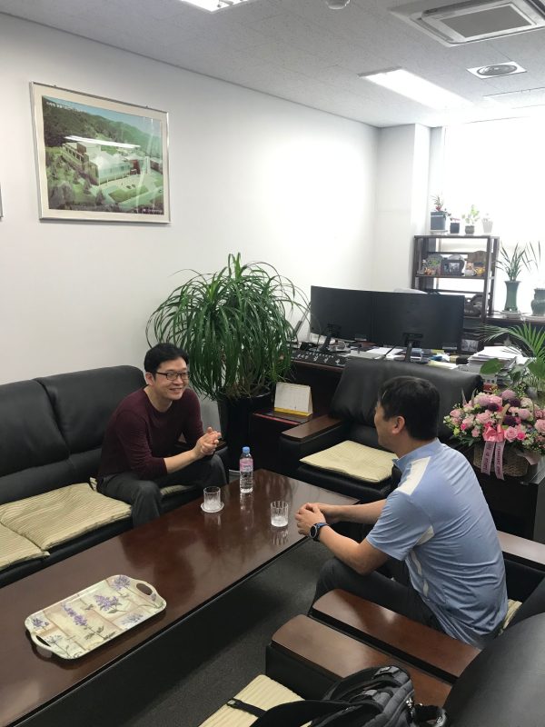 Meeting with the director of Futuristic Animal Resource & Research Center at KRIBB