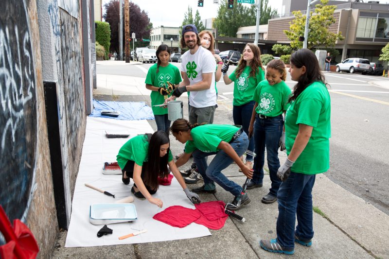 A 4-H educator with a group of students doing an art project