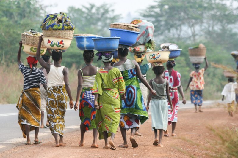 African women carrying bowls on their heads, Benin, Africa